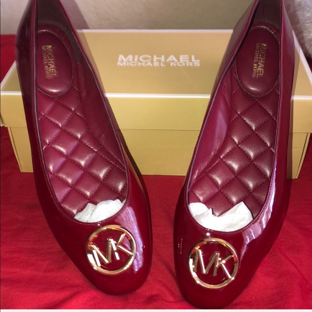 CUTE MICHEAL KORS FLATS
